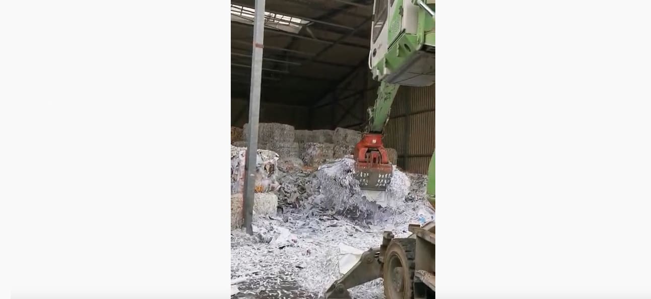 Rotar_Sortiergreifer_RG28N_im_Papierrecycling